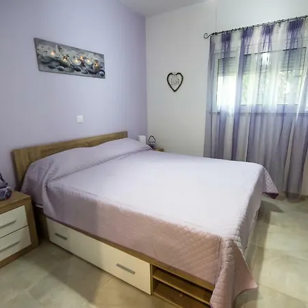 Cosy Close To Beach
